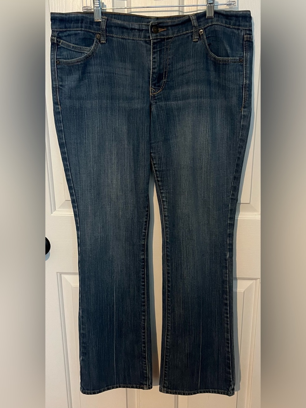 Old Navy "The Diva" Low-Rise Bootcut Jeans - Dark
Wash - Size 14 Long